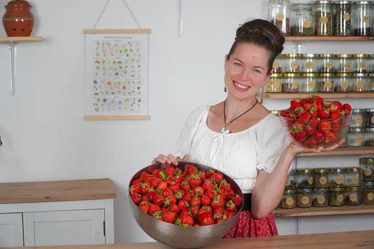 Erdbeerblätter verwenden statt wegwerfen 🍓🌿 2 geniale Zero-Waste-Rezepte für Tee & Erdbeeressig