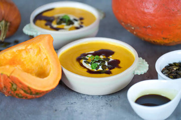 Kürbissuppe auf steirische Art – cremig, pflanzlich und mit Kürbiskernöl
