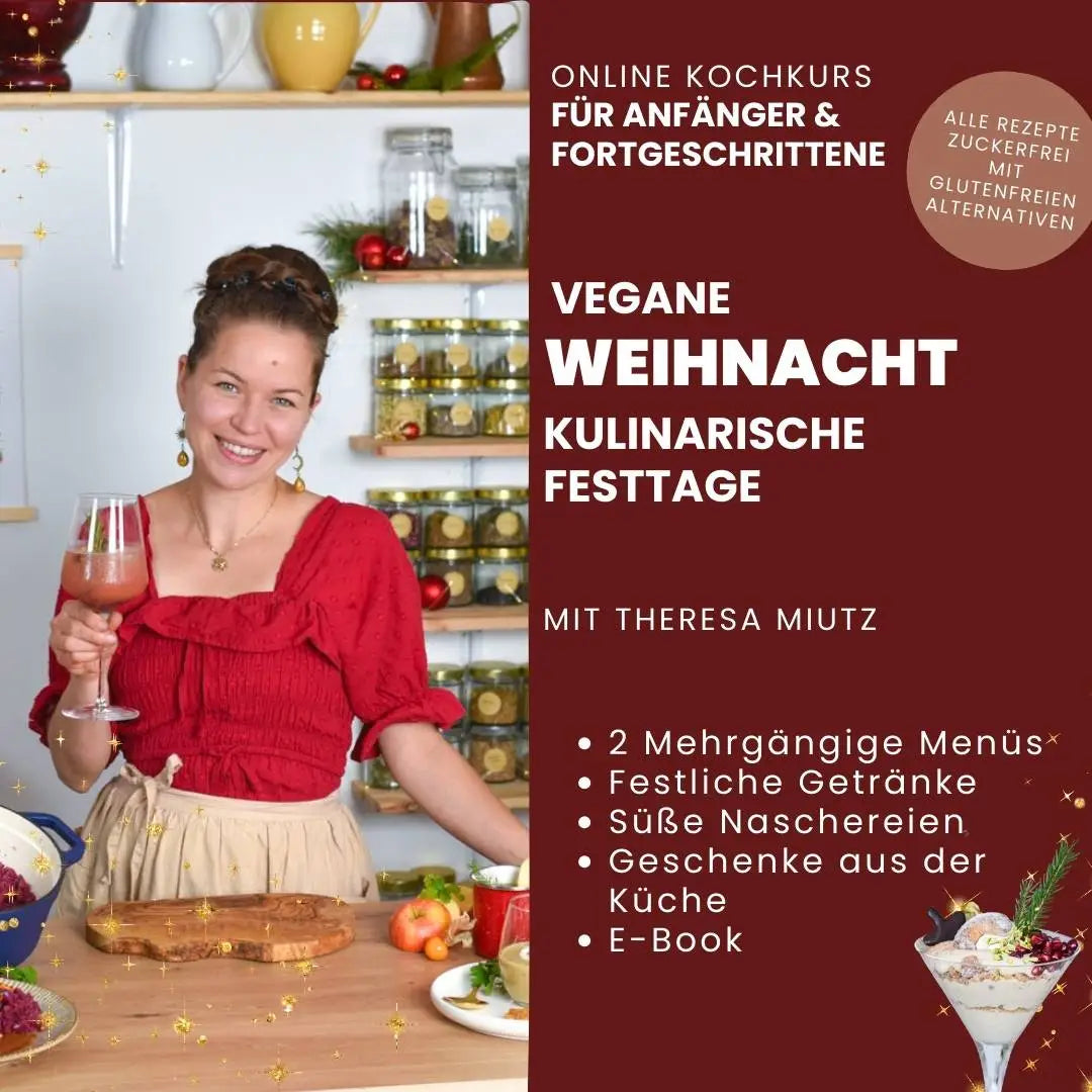 Eine Frau mit Weinglas lächelt um sie herum eine Weihnachts Festtafel